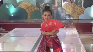 Percaya Diri di Catwalk, Jesslyn Model Cilik Asal Banyuwangi Raih Juara Dua