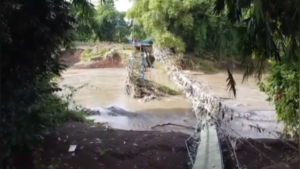 Terputus Dua Kali, Jembatan Darus Tak Lagi Bisa Dilalui