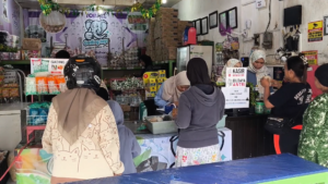 Penjualan Bahan Es di Jember Naik 10 Kali Lipat Saat Ramadan