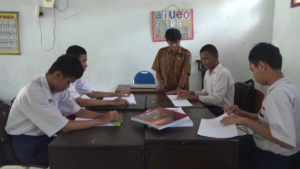 Pengabdian Guru Tunanetra di Jember, Bimbing Murid Baca Tulis Al-Qur’an Braille