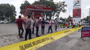 SPBU DI JEMBER DISEGEL, DIDUGA JUAL SOLAR SUBSIDI SECARA ILEGAL