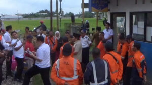 PASTIKAN KESELAMATAN, BUPATI JEMBER SIDAK PERLINTASAN KERETA API