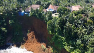 Tanah Bergerak Picu Longsor di Sukorambi, 40 Warga Terancam Kehilangan Rumah