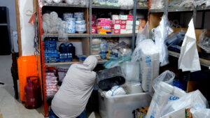 Konflik Timur Tengah Picu Kenaikan Harga Plastik di Jember, PKL Kelimpungan