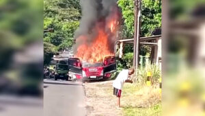 Microbus Rombongan Wisata Terbakar Di Jember, 21 Penumpang Selamat